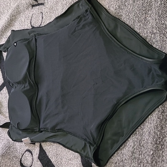 One piece, no brand black color - Picture 10 of 15